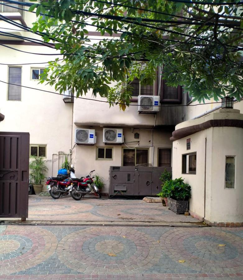 Lokal Rooms X Gulberg Lahore Luaran gambar